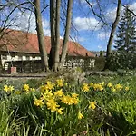 Mit Garten, *